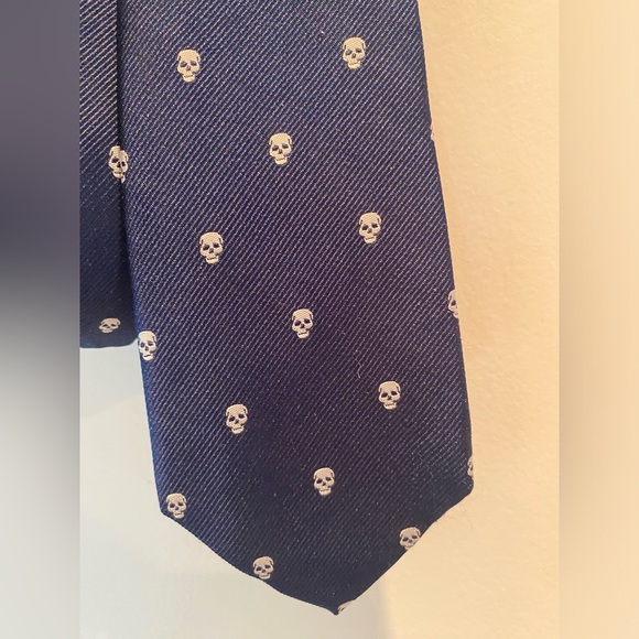 Banana Republic Silk Necktie - Navy with Skulls - Picture 2 of 2